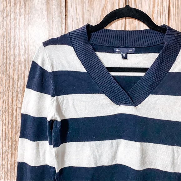 ⭐️Gap V Neck Sweater Dark Blue & White Stripe - Picture 2 of 9